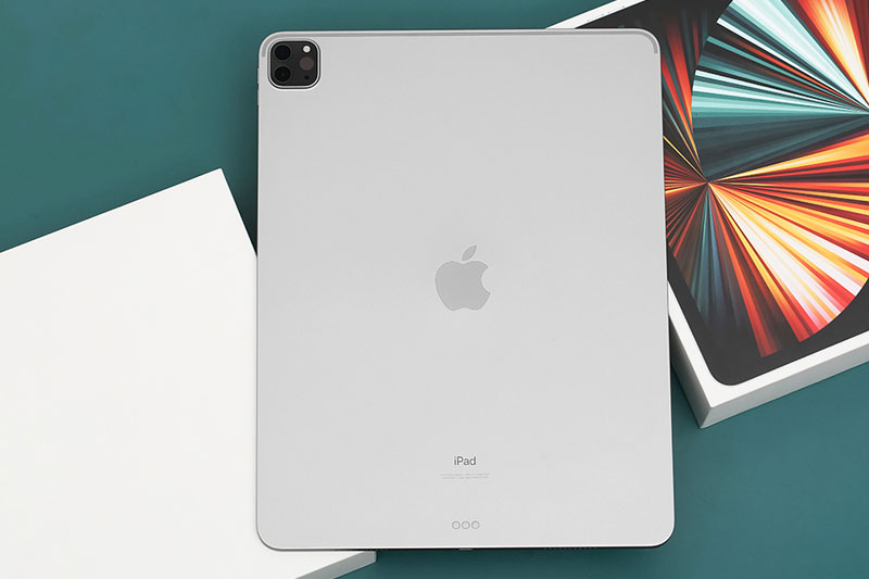iPad Pro M1 12.9 inch WiFi 128GB (2021) | Thân máy được đúc thành một khối kim loại đồng nhất